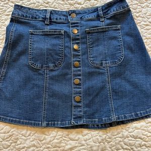 Alter’d state denim skirt. Button down front, stretchy.